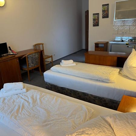 Hotel Gaestezimmer Gasthof Becker Wulfrath Esterno foto
