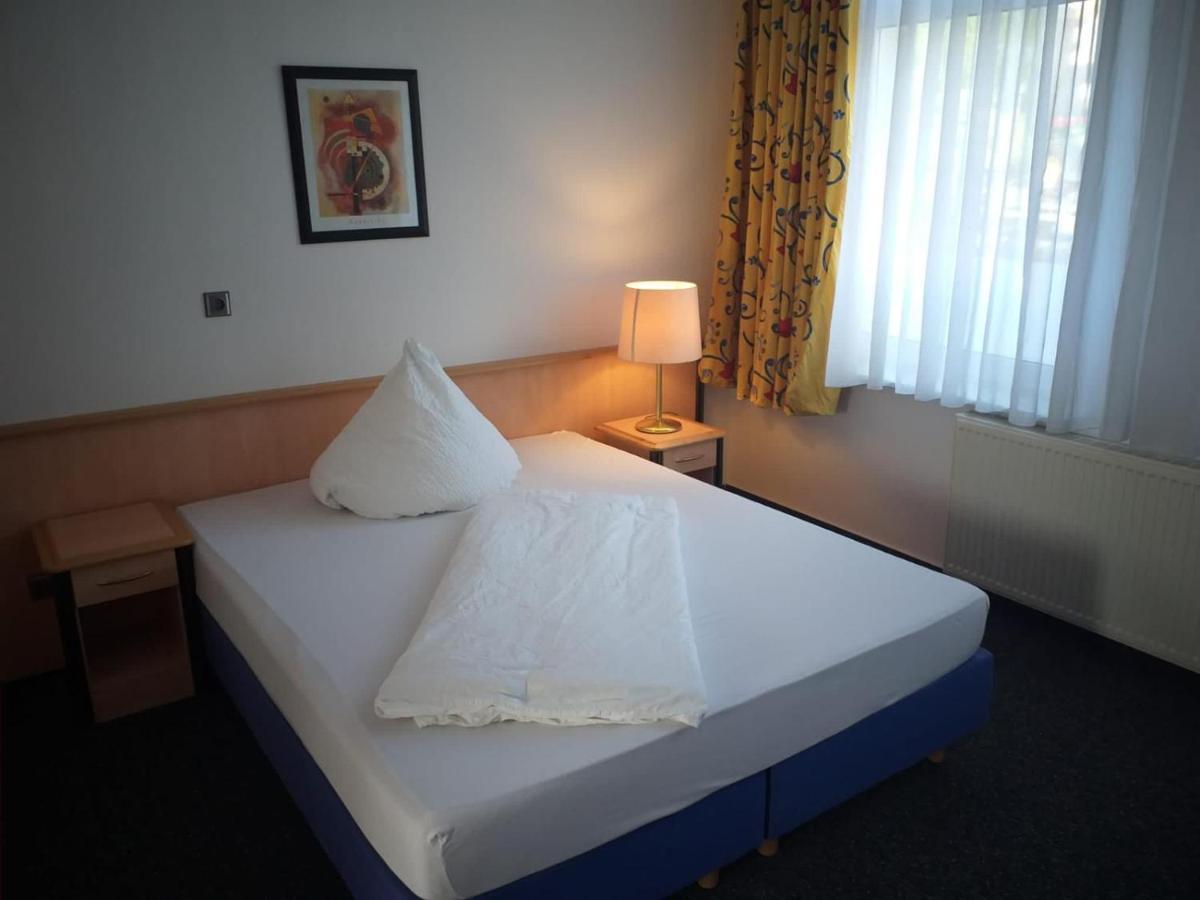 Hotel Gaestezimmer Gasthof Becker Wulfrath Esterno foto