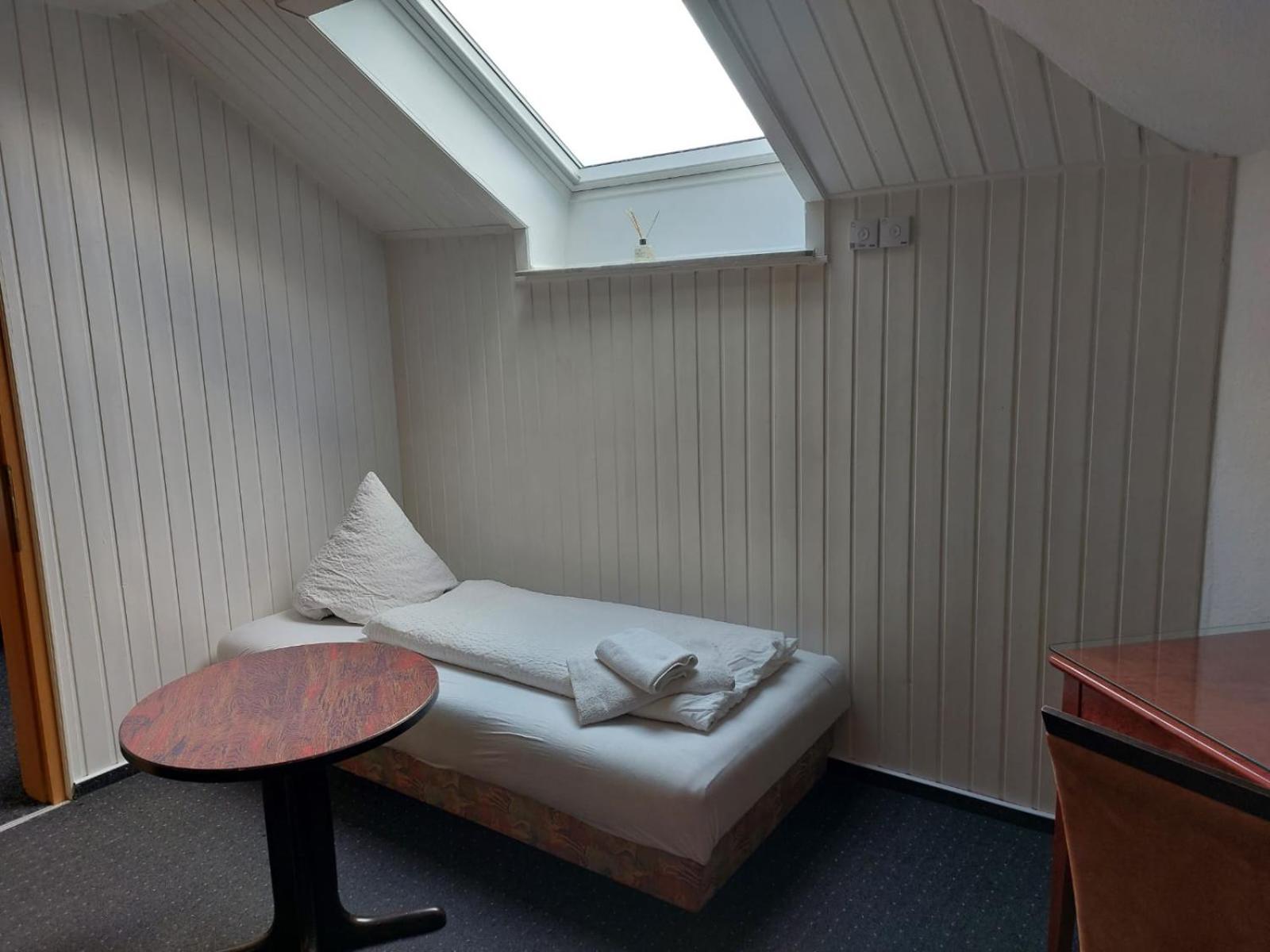 Hotel Gaestezimmer Gasthof Becker Wulfrath Esterno foto