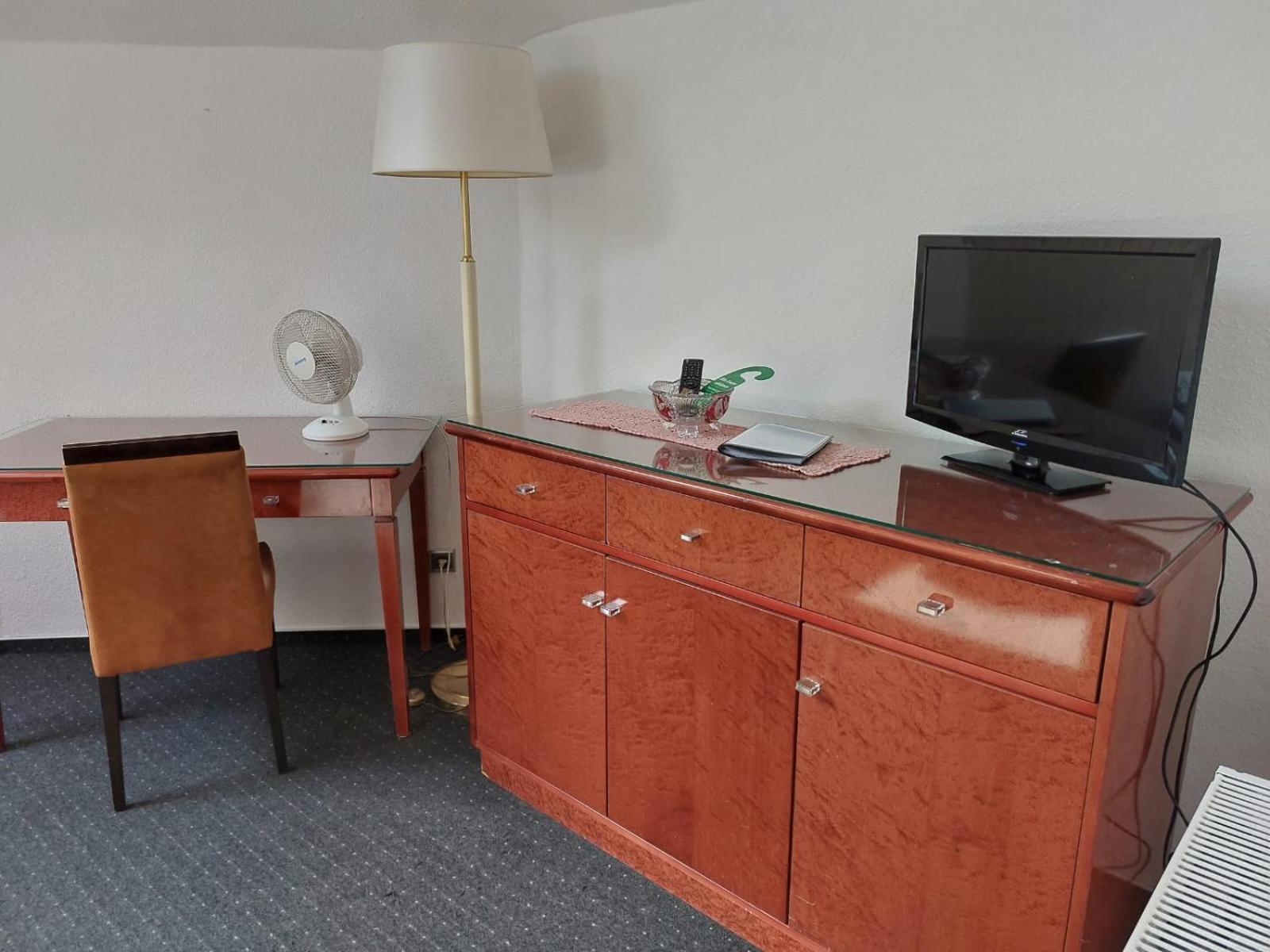 Hotel Gaestezimmer Gasthof Becker Wulfrath Esterno foto