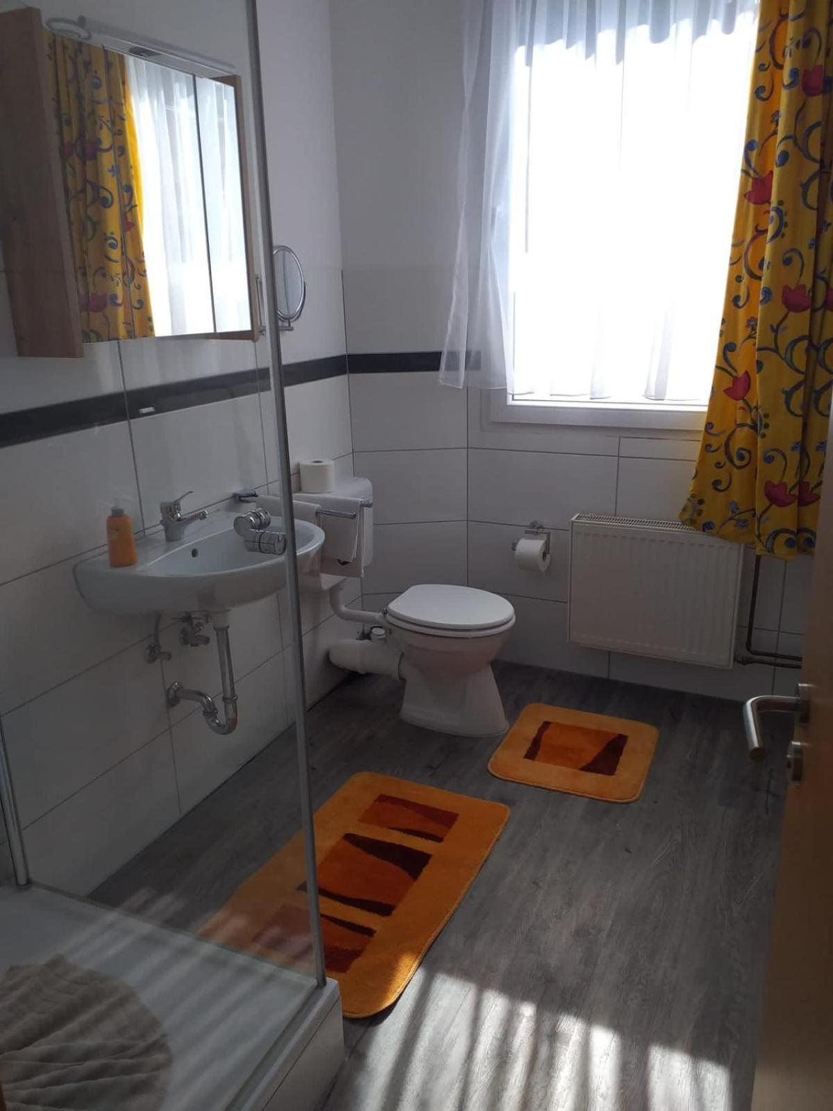 Hotel Gaestezimmer Gasthof Becker Wulfrath Esterno foto
