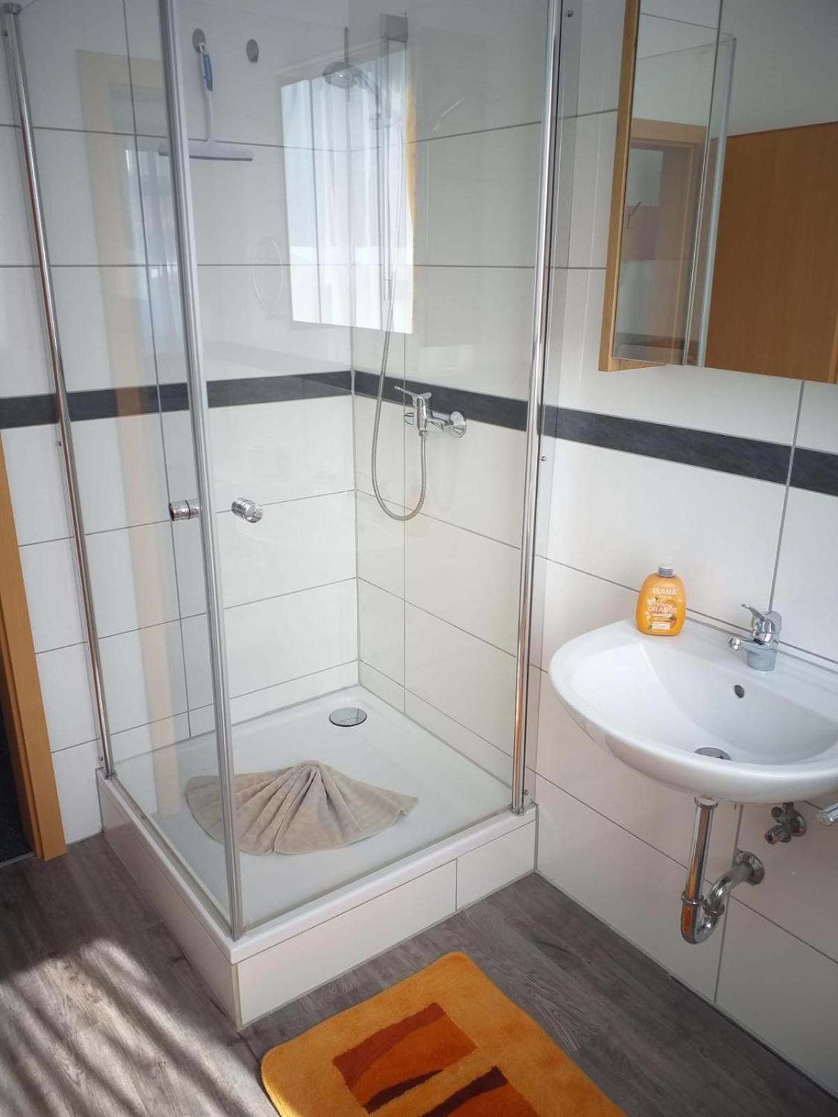 Hotel Gaestezimmer Gasthof Becker Wulfrath Esterno foto