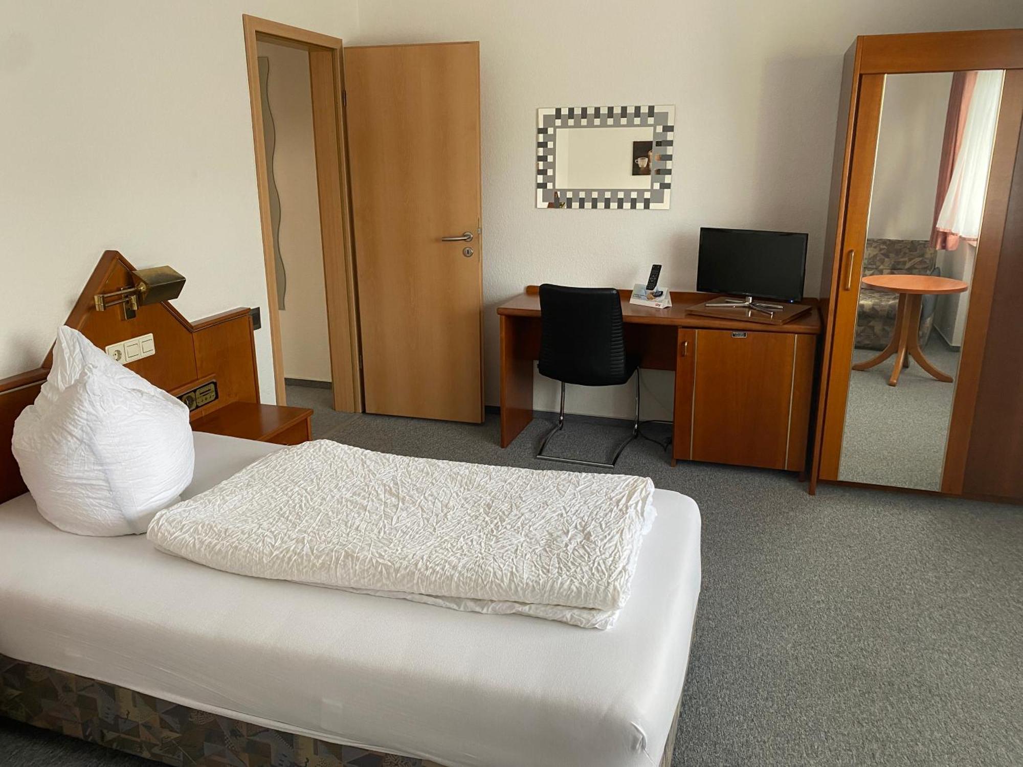 Hotel Gaestezimmer Gasthof Becker Wulfrath Esterno foto