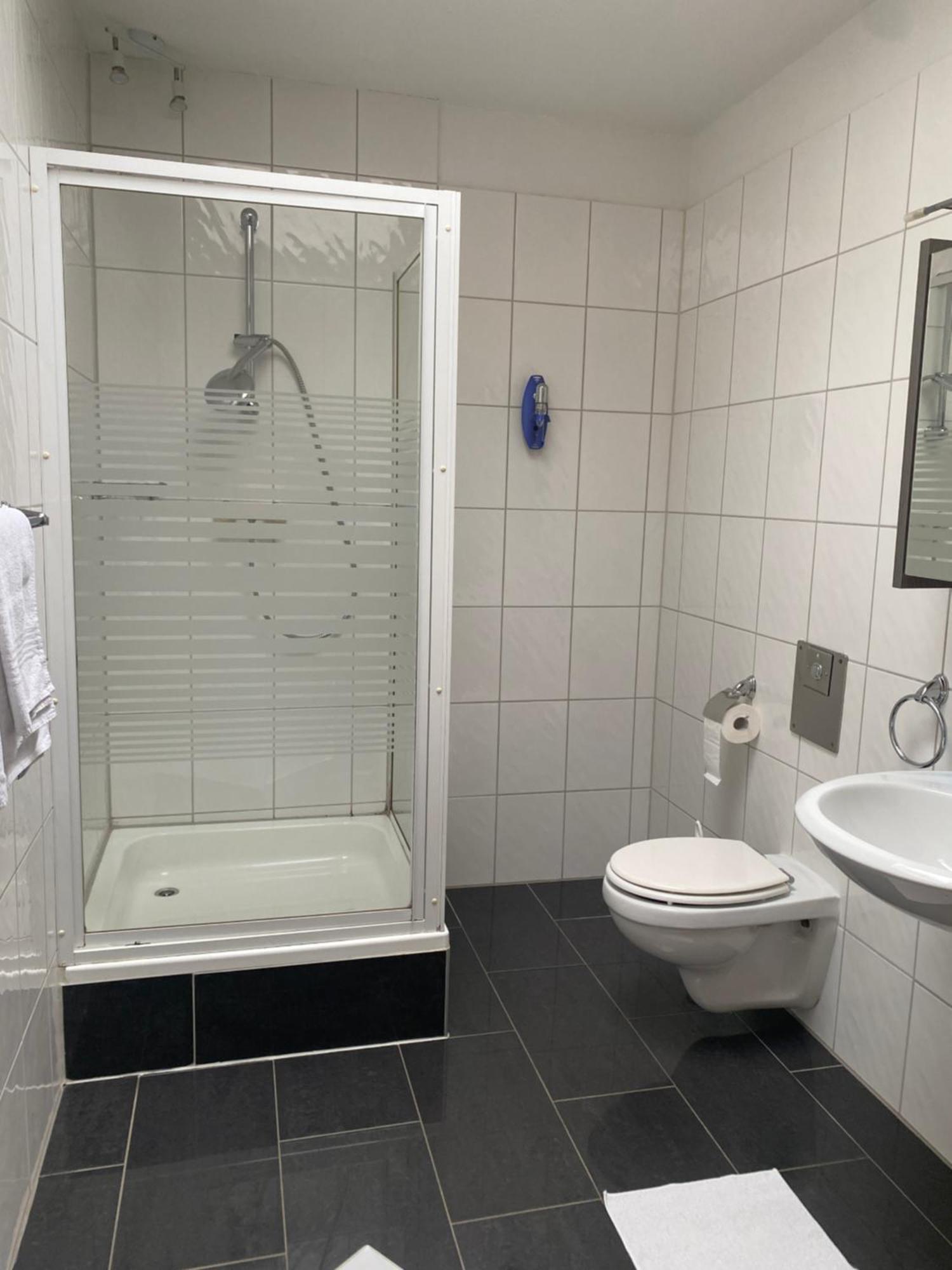Hotel Gaestezimmer Gasthof Becker Wulfrath Esterno foto