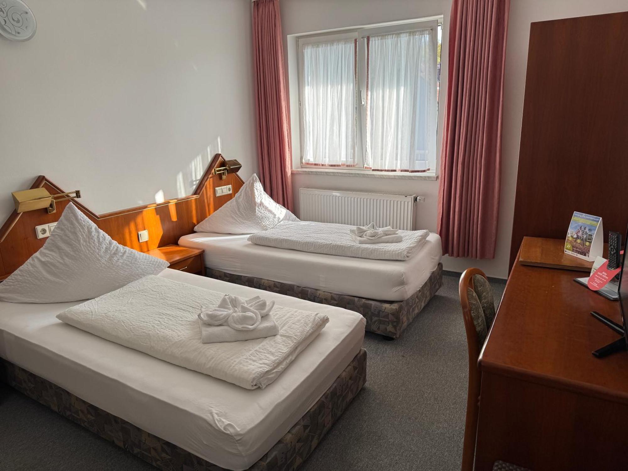 Hotel Gaestezimmer Gasthof Becker Wulfrath Esterno foto