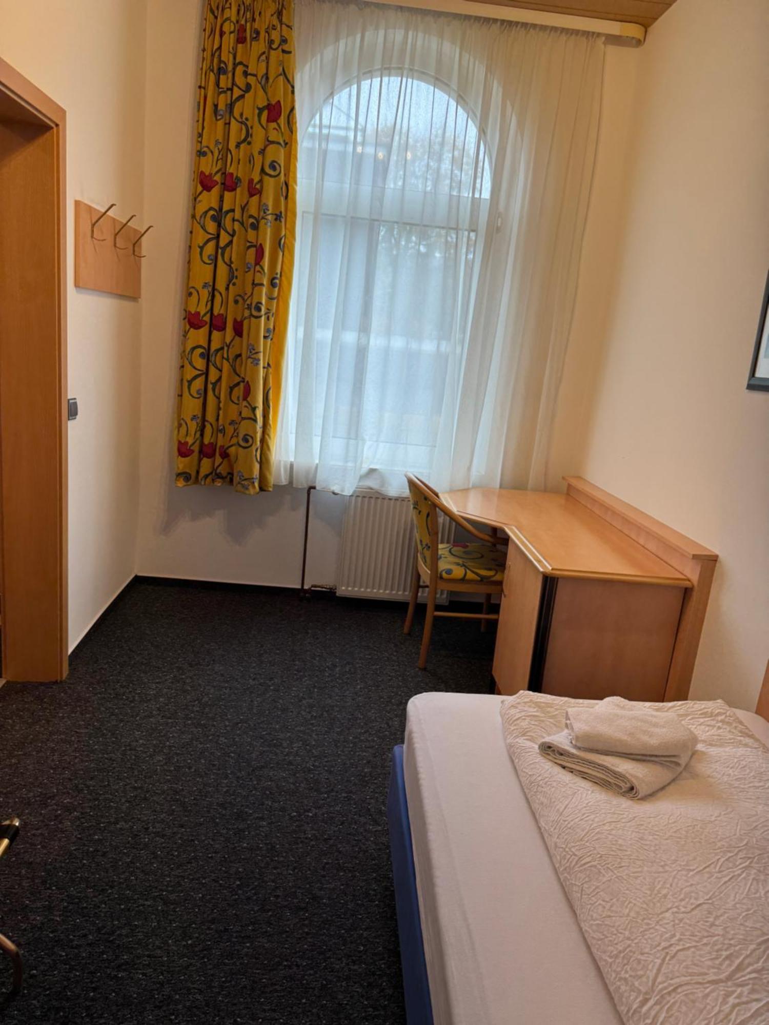 Hotel Gaestezimmer Gasthof Becker Wulfrath Esterno foto