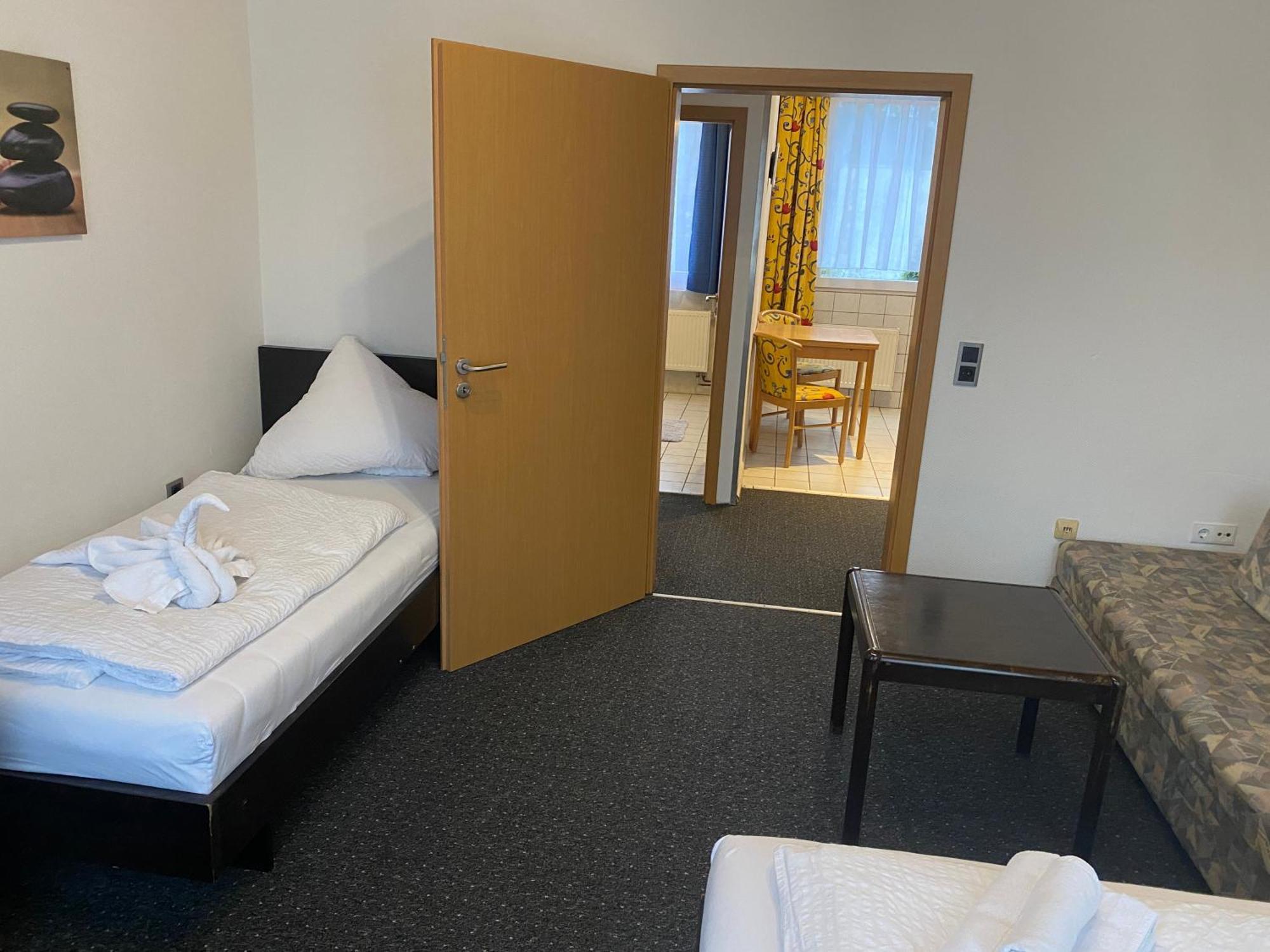 Hotel Gaestezimmer Gasthof Becker Wulfrath Esterno foto