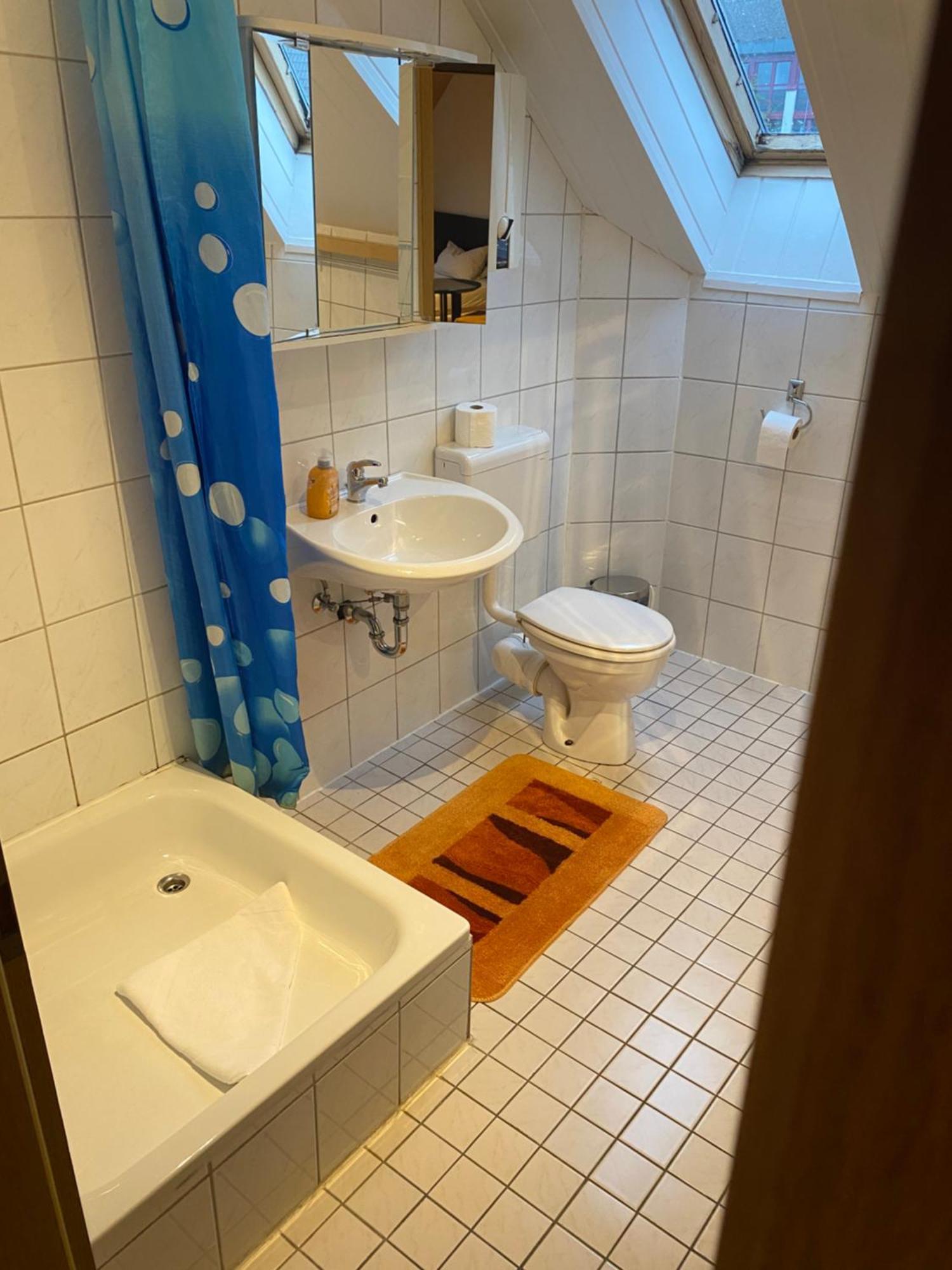 Hotel Gaestezimmer Gasthof Becker Wulfrath Esterno foto