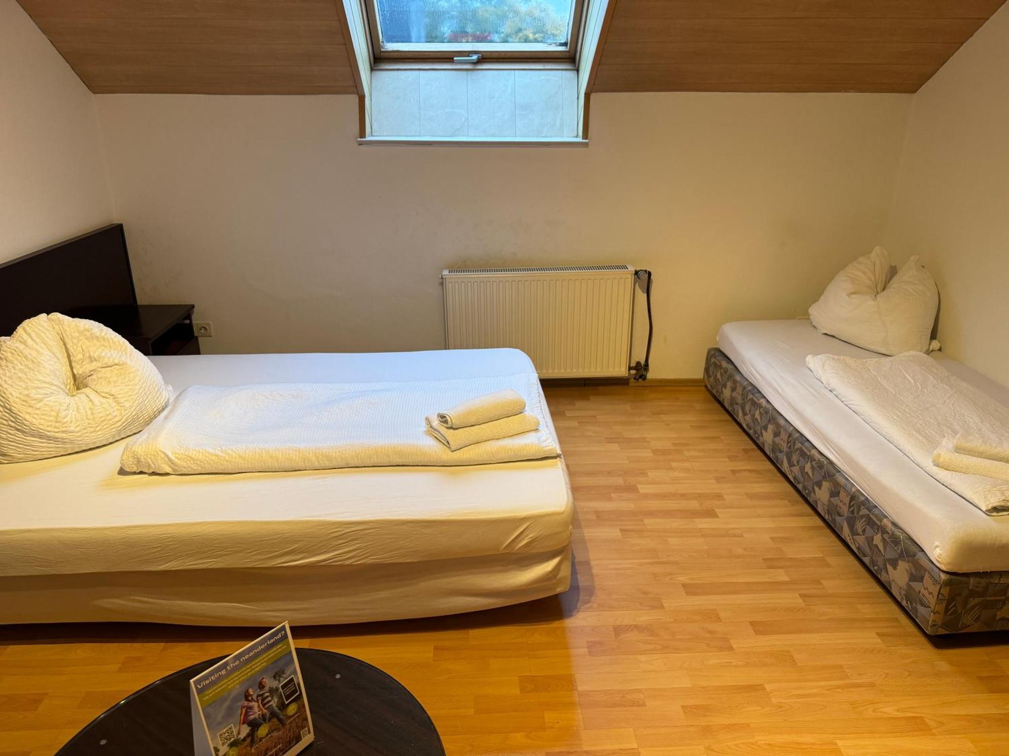 Hotel Gaestezimmer Gasthof Becker Wulfrath Esterno foto
