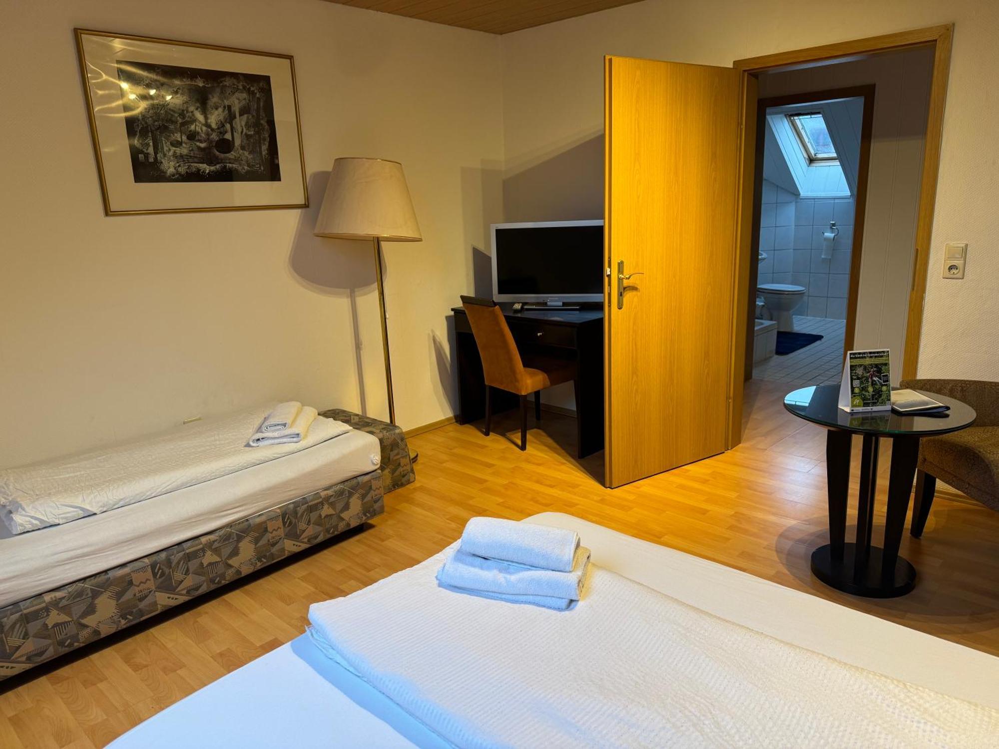Hotel Gaestezimmer Gasthof Becker Wulfrath Esterno foto