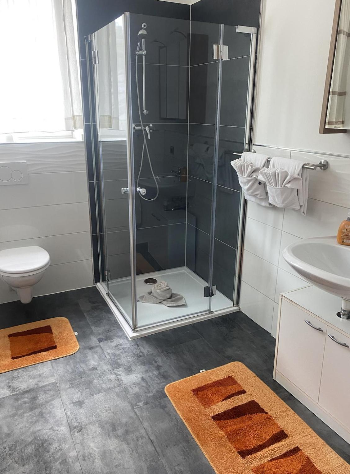 Hotel Gaestezimmer Gasthof Becker Wulfrath Esterno foto