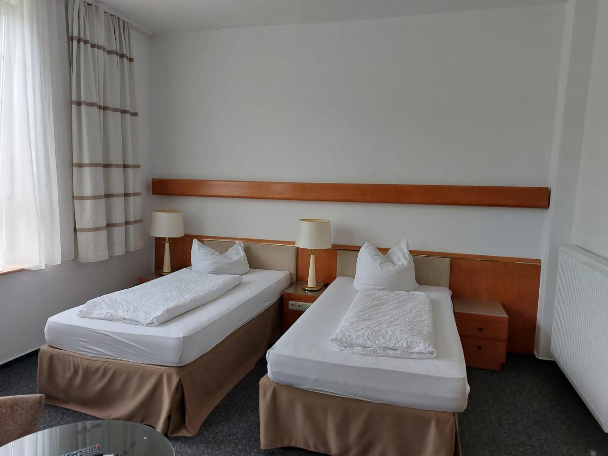 Hotel Gaestezimmer Gasthof Becker Wulfrath Esterno foto
